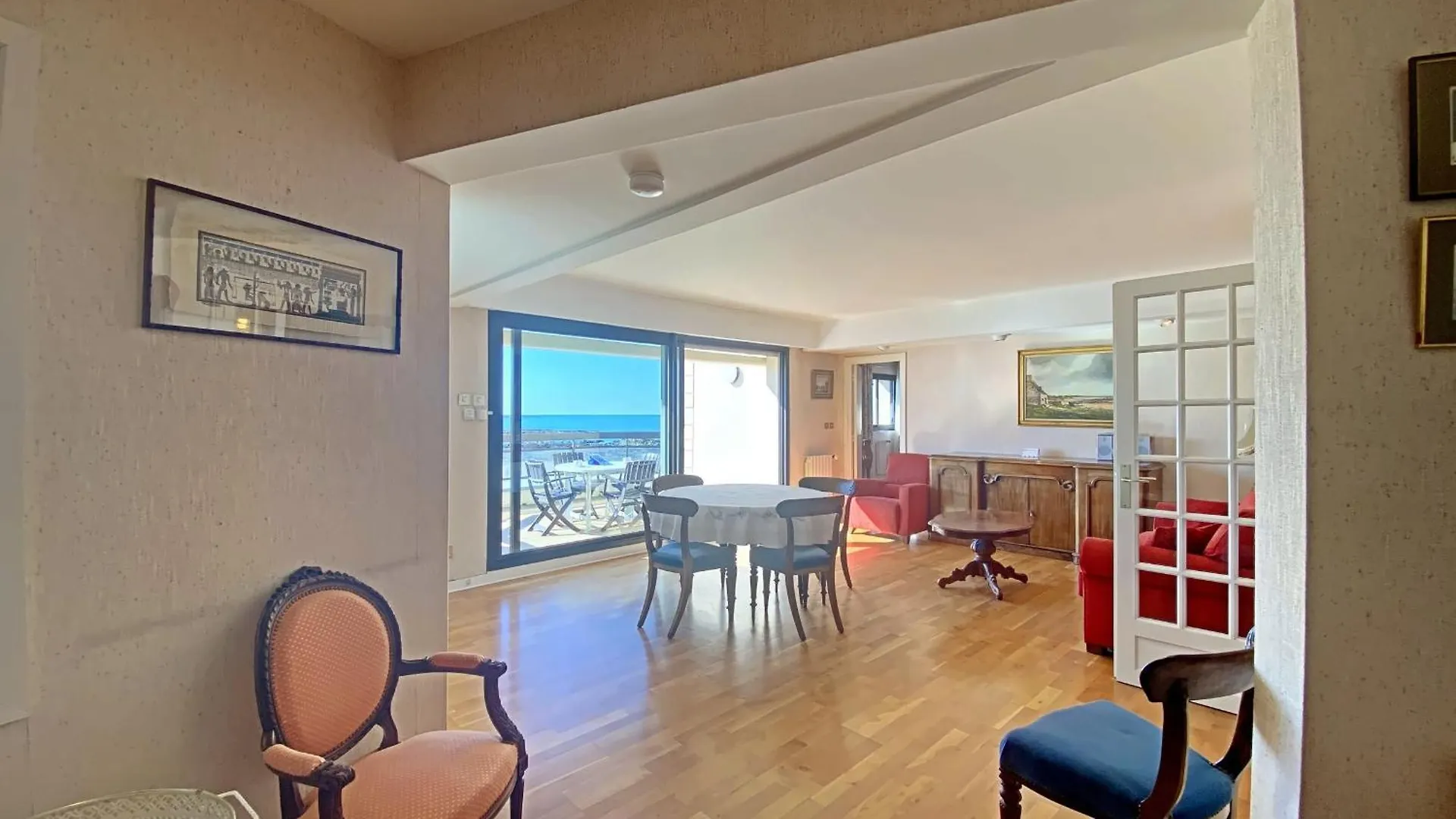 Larmor-Plage T4 Spacieux Avec Terrasse, Ascenseur Et Parking Face A La Mer - Fr-1-349-124 0*,  France