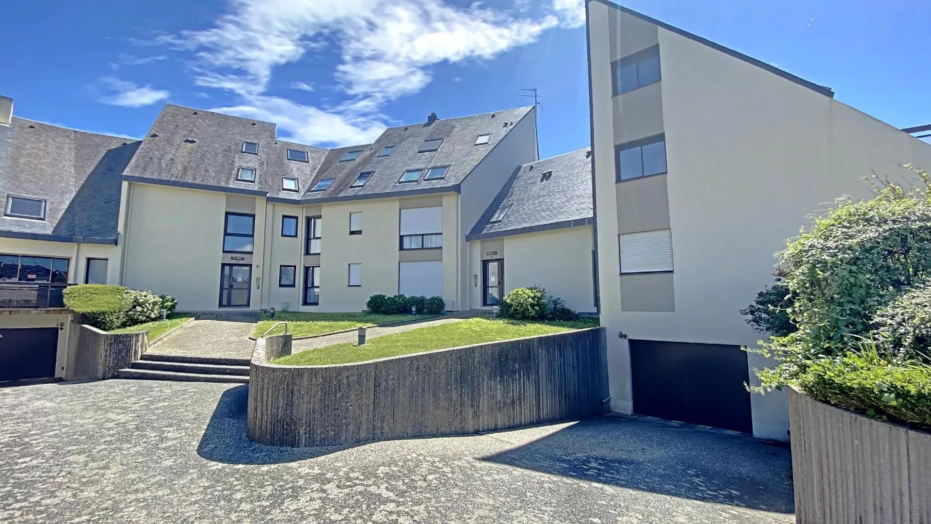 Apartment Larmor-Plage T4 Spacieux Avec Terrasse, Ascenseur Et Parking Face A La Mer - Fr-1-349-124