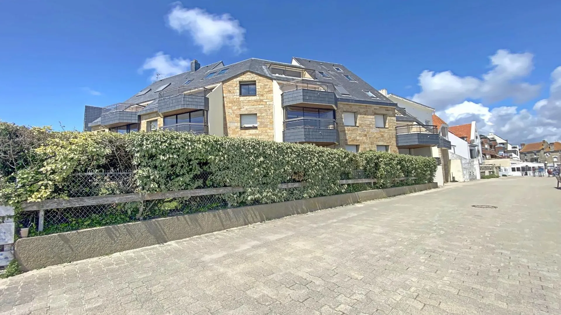 Larmor-Plage T4 Spacieux Avec Terrasse, Ascenseur Et Parking Face A La Mer - Fr-1-349-124 0*,